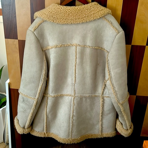 Vintage shearling coat jacket size 44 / fits medium to xl. Firm - Picture 4 of 8